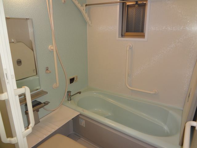 バス・シャワールーム　足が伸ばせます