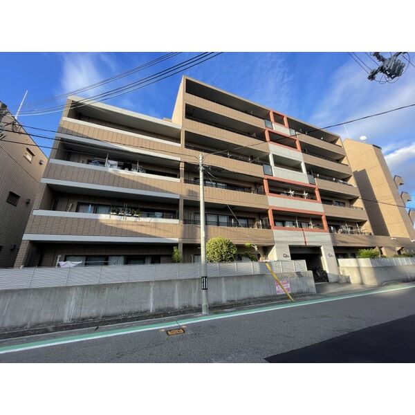 建物外観　敷地内に駐車場があります！