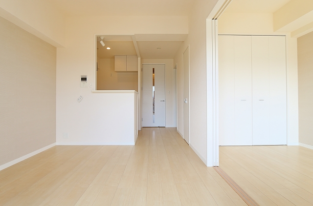 居室・リビング　広々リビングでゆっくりお過ごしください