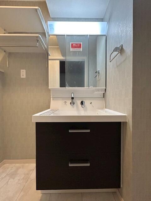 洗面設備　使いやすい独立洗面台です