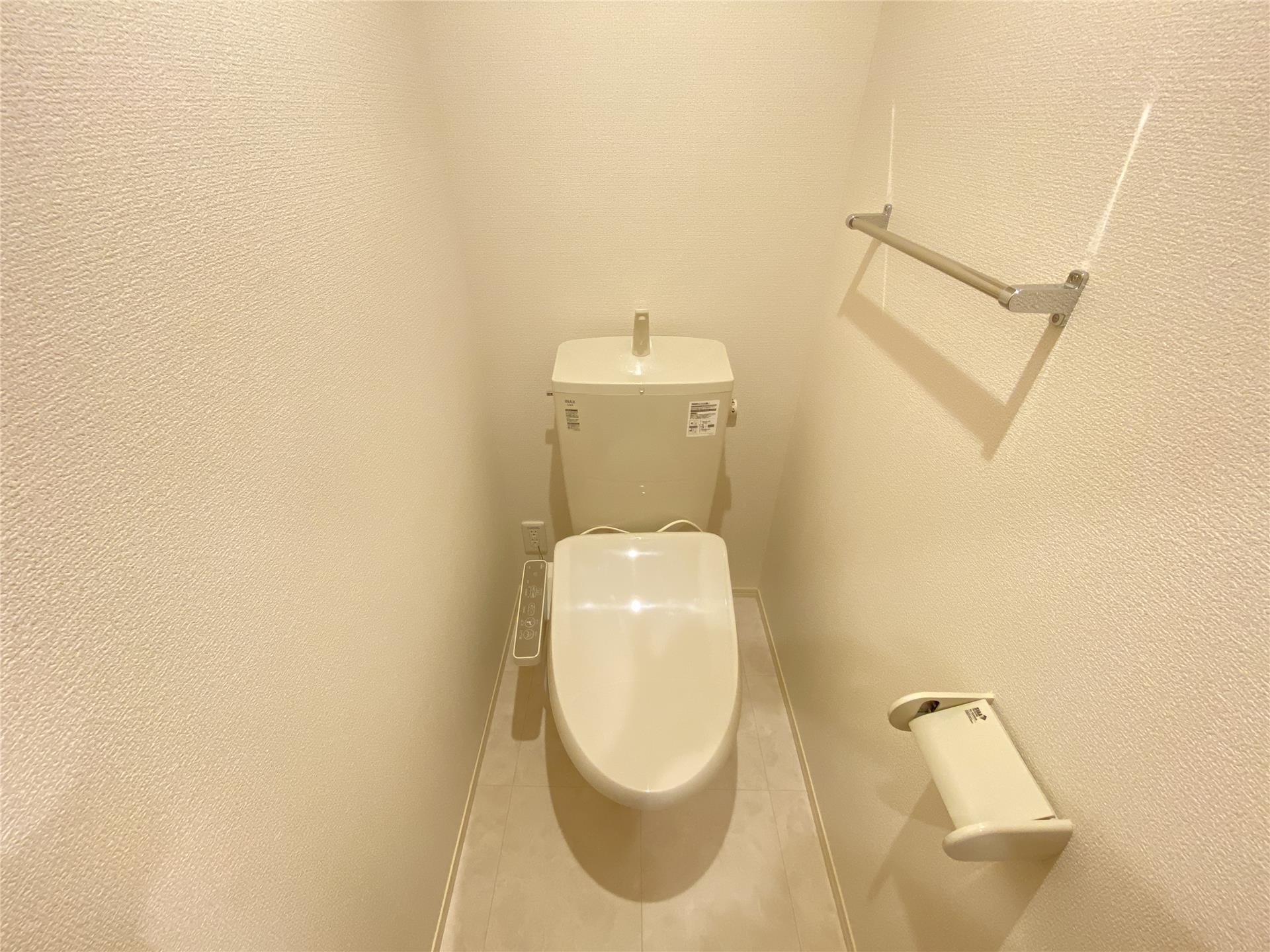 トイレ　温水洗浄便座