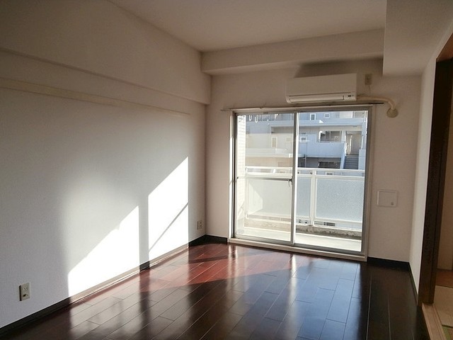 居室・リビング　前回募集時の写真です。現況優先