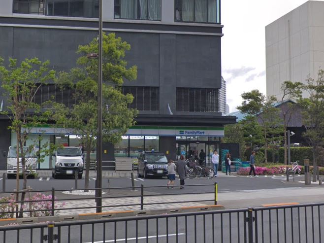 コンビニ　ファミリーマート 江東有明店（コンビニ）まで119m