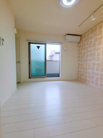 居室・リビング　ダウンライトがお洒落な洋室