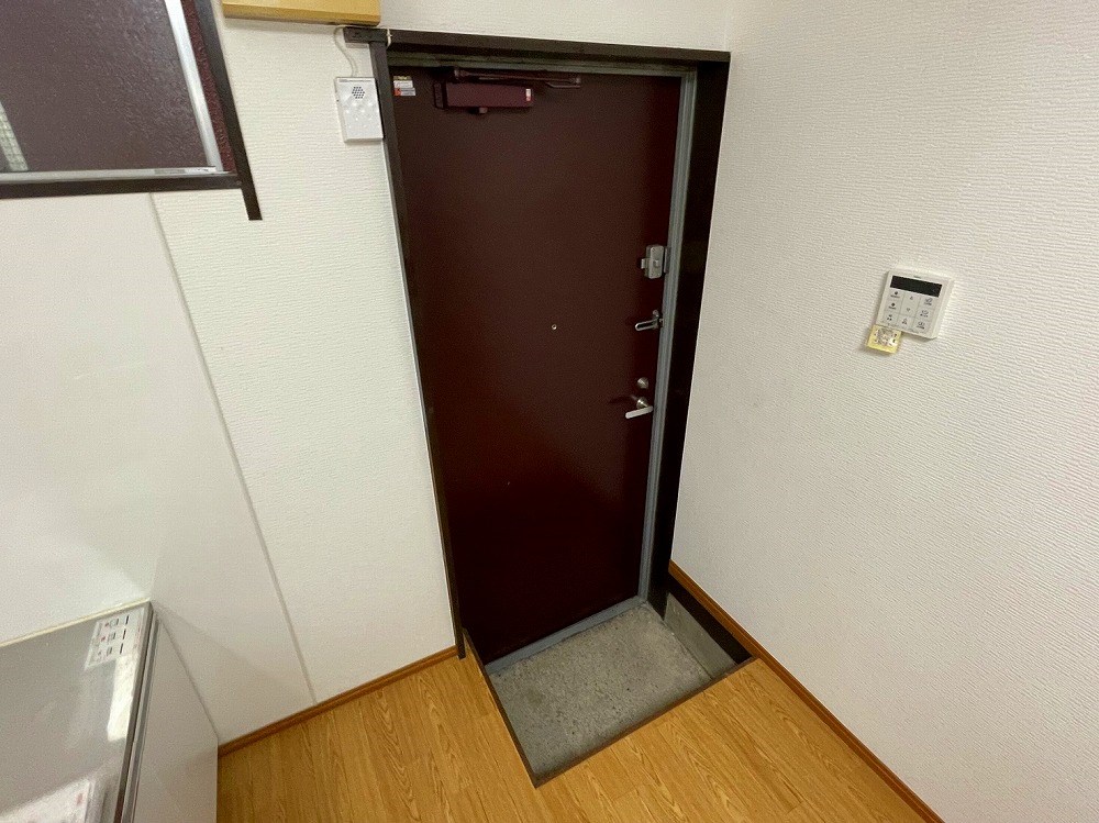 玄関　同一物件別部屋写真