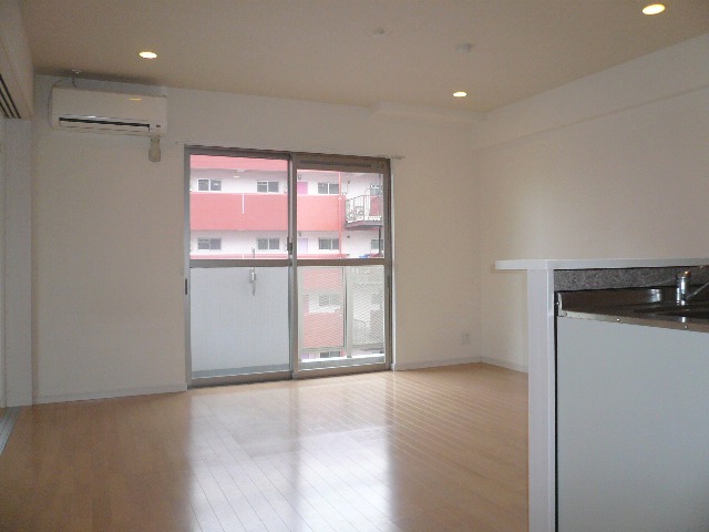 居室・リビング　写真は3階のものです。