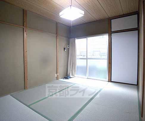 居室・リビング　６帖の和室でゆったり