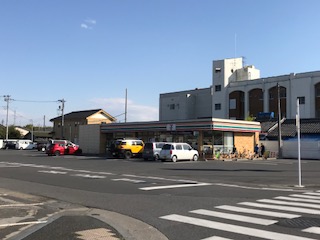 コンビニ　セブンイレブン小山神鳥谷1丁目店（コンビニ）まで830m