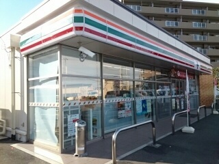 コンビニ　セブンイレブン様（コンビニ）まで540m