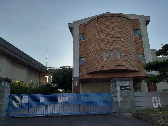 小学校　成岩小学校（小学校）まで660m