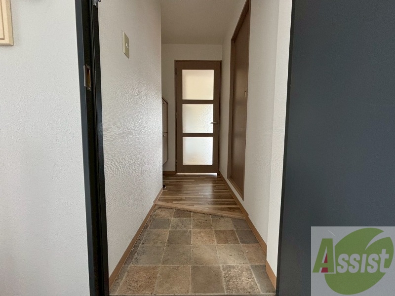 玄関　玄関の様子です。明るい印象ですね。気分もあがりそう。