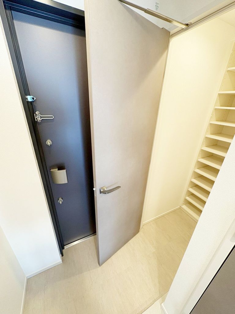 玄関　バルコニー