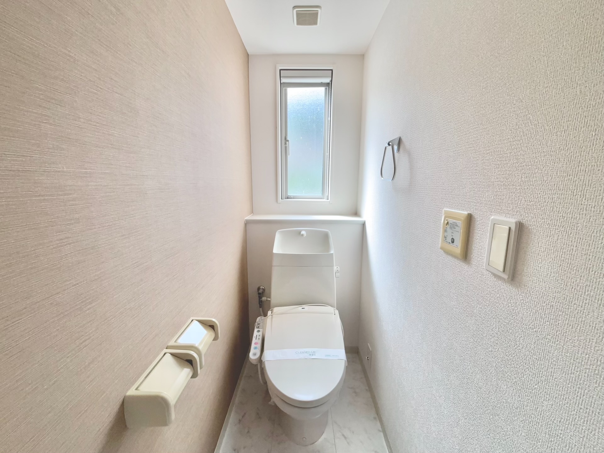 トイレ　トイレ部分・ウォシュレット付きで清潔感◎窓あり♪