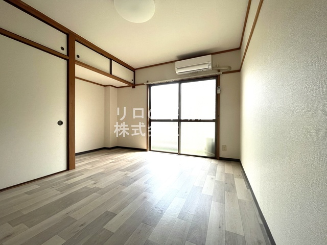 居室・リビング　南西向きで日当たり良好なお部屋！暖かな日差しが入ります♪
