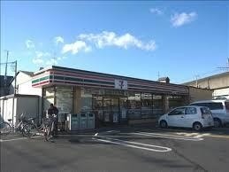 コンビニ　セブン‐イレブン 茨木新和町店（コンビニ）まで555m