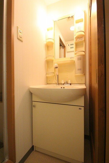 洗面設備　同物件別号室のものです。
