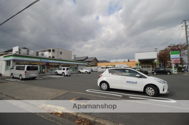 コンビニ　ファミリーマート港明正一丁目店（コンビニ）まで509m