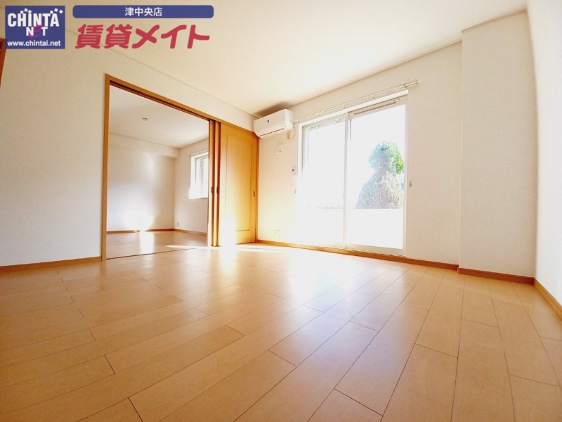 居室・リビング　同型参考写真