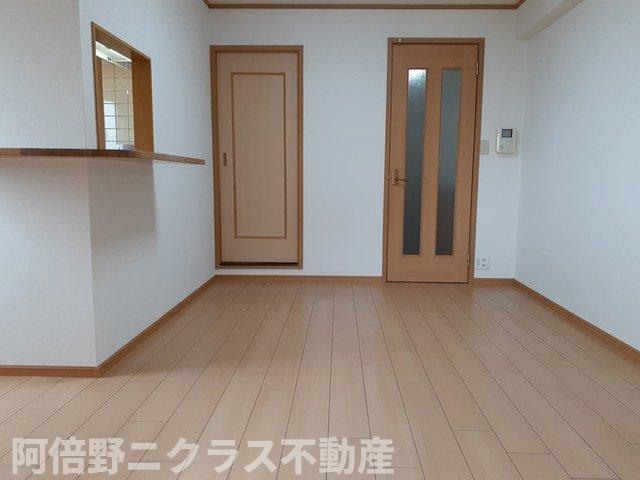 居室・リビング　こちらの居間で趣味の時間をお楽しみください