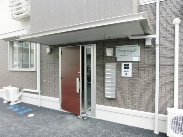 エントランス　入口はこちらです。