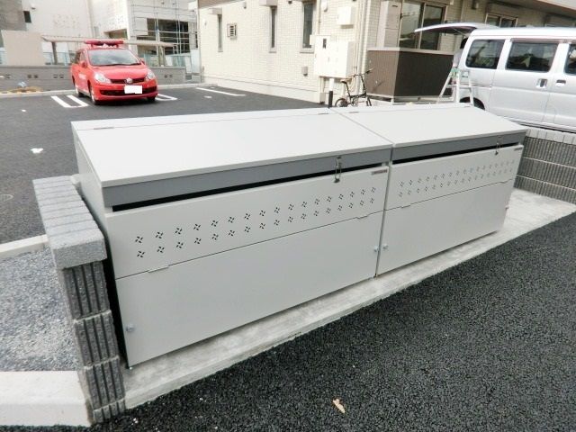その他　敷地内にゴミ捨て場があるので便利ですね