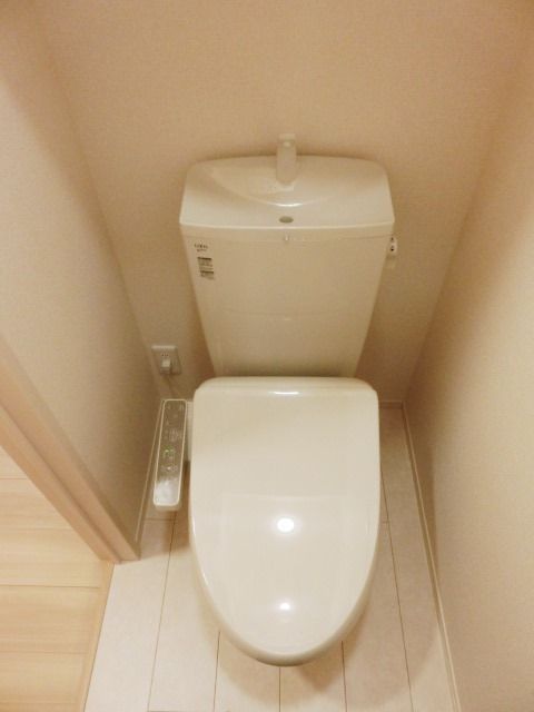 トイレ　ウォシュレット付きで快適ですね