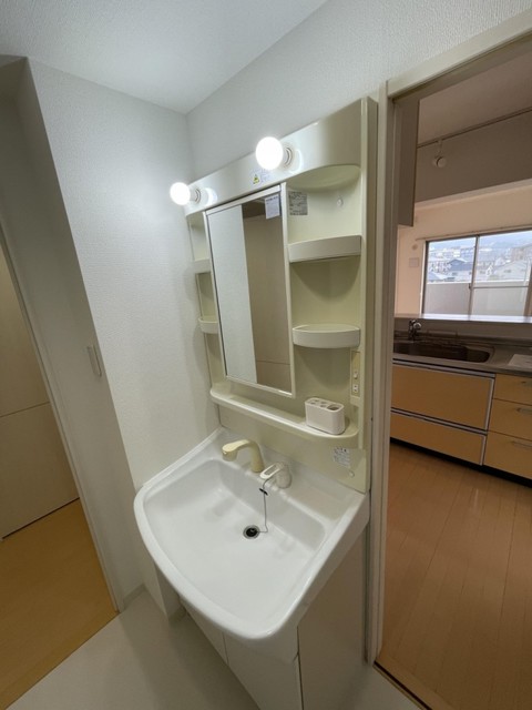 洗面設備　【洗面化粧台】同じ間取りの別部屋の写真です