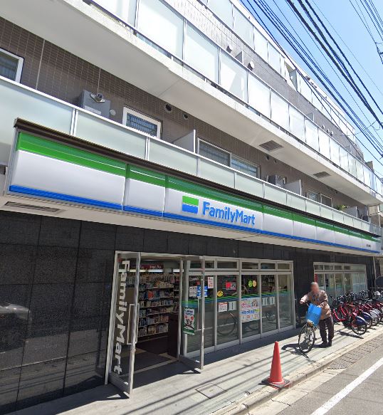 コンビニ　ファミリーマート 西麻布霞町店（コンビニ）まで77m