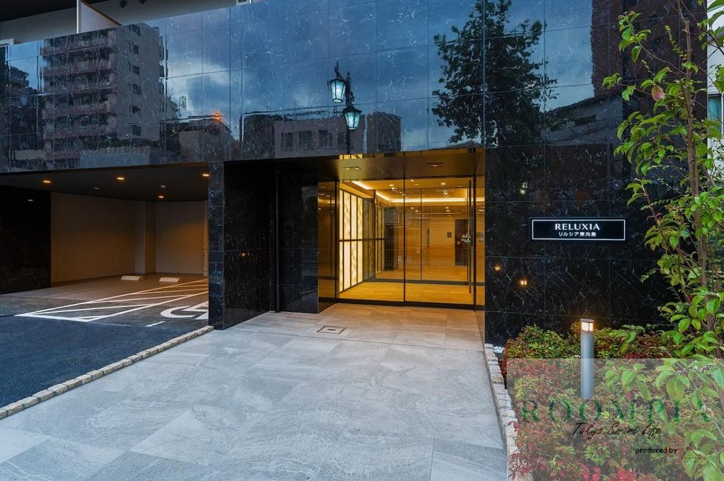 エントランス　未完成のため、シリーズマンションの参考写真です。