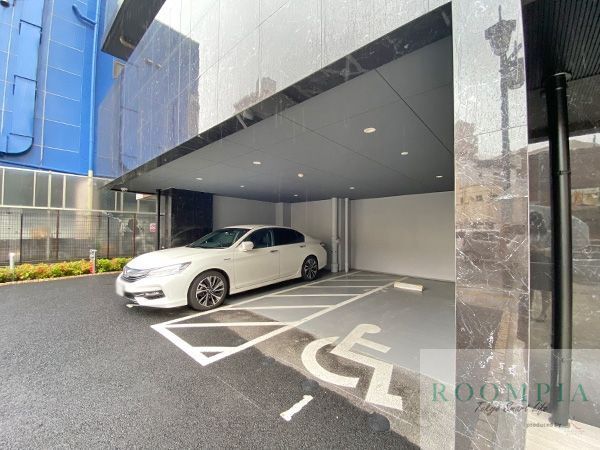 駐車場　未完成のため、シリーズマンションの参考写真です。
