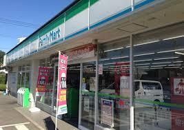 コンビニ　ファミリーマート（コンビニ）まで450m