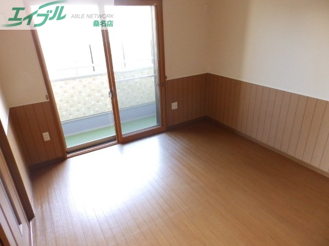 居室・リビング　同物件モデル別部屋写真