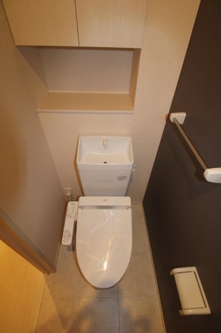 トイレ　この写真の反転タイプです。