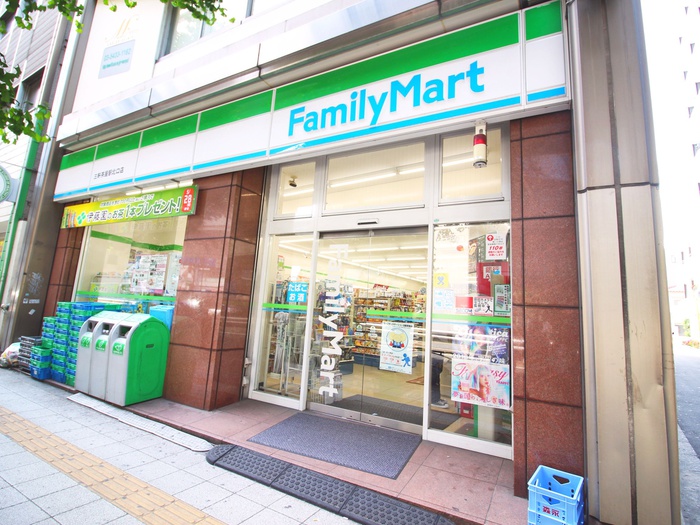 コンビニ　ファミリーマート三軒茶屋駅北口店（コンビニ）まで430m