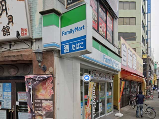 コンビニ　ファミリーマート十三本町二丁目店（コンビニ）まで110m