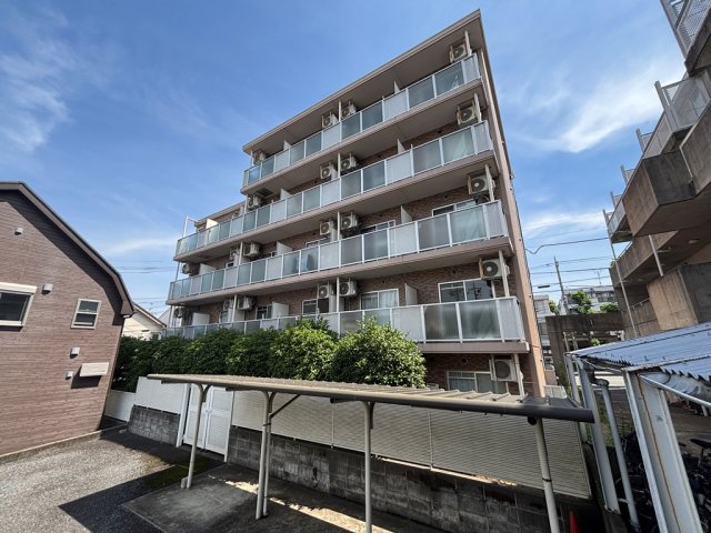 建物外観　写真は201号室のものです。オートロック付きです♪
