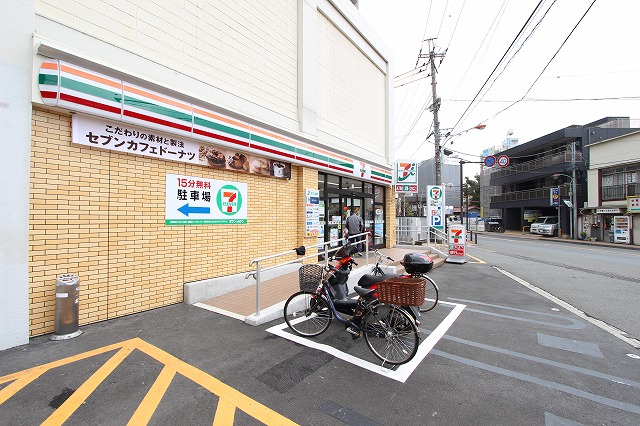 コンビニ　セブンイレブン 川崎中原区役所前店（コンビニ）まで231m