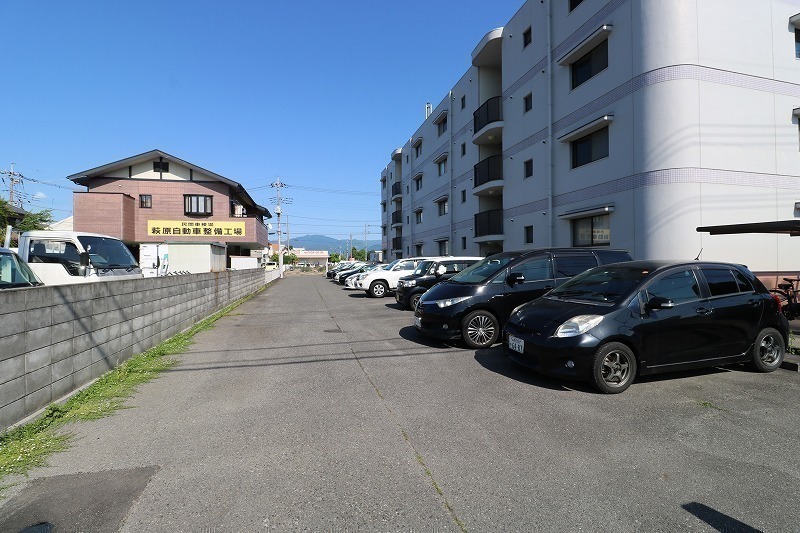 駐車場　駐車場