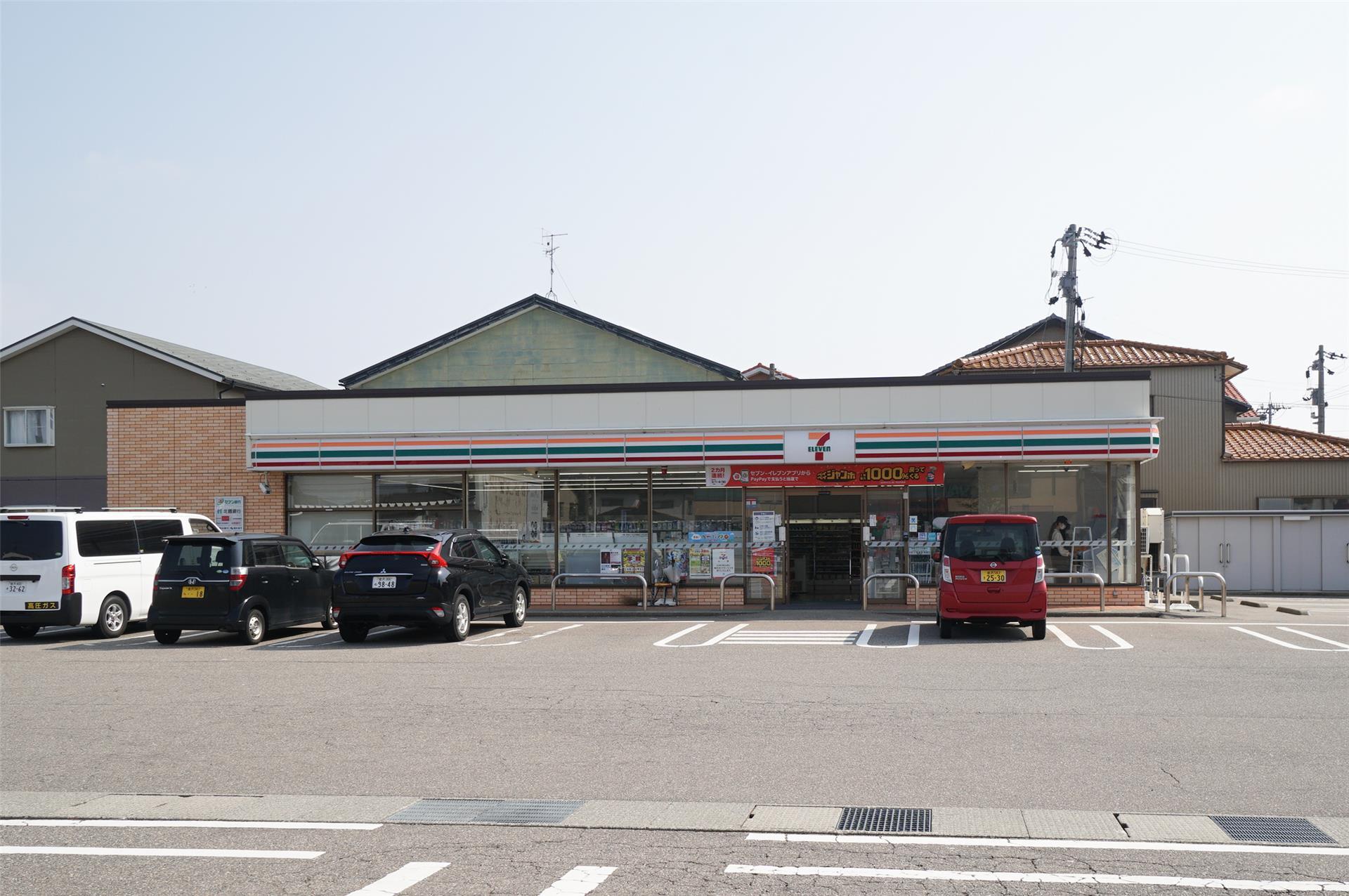 コンビニ　セブンイレブン　金沢三ツ屋町店（コンビニ）まで320m