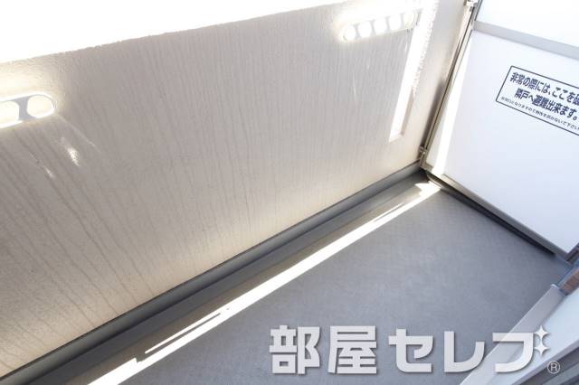 バルコニー　洗濯物が隠せれます。他号室の写真です。