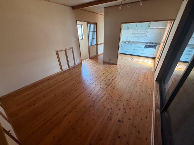 中山台2丁目貸家の居間写真