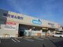 ドラックストア　ウエルシア　伊那上牧店（ドラッグストア）まで800m