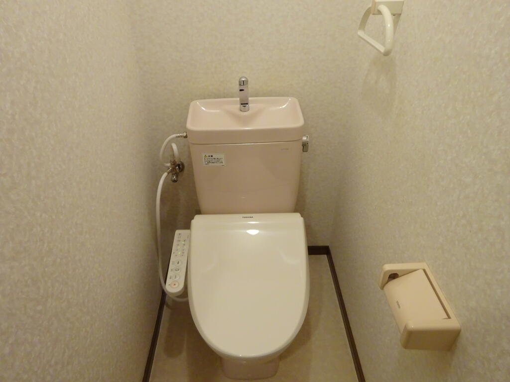 トイレ　温水洗浄便座付き