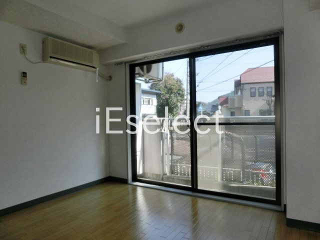 居室・リビング　明るいお部屋ですよ。