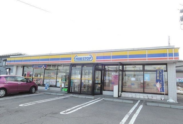 コンビニ　ミニストップ（コンビニ）まで950m