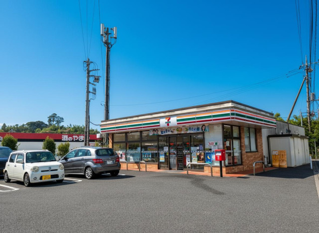 コンビニ　セブンイレブン成田土屋店（コンビニ）まで300m