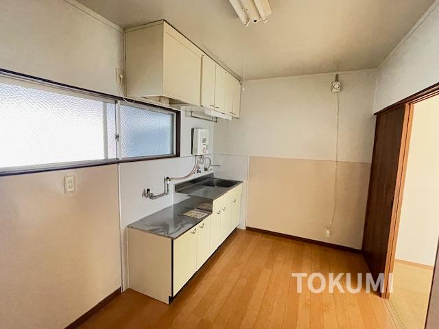 下関市 2階建 築50年のキッチン写真