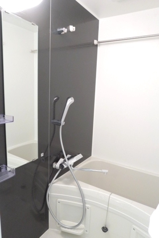 バス・シャワールーム　雨の日でも安心の浴室乾燥機付きです♪