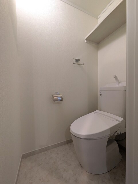 トイレ　多機能便座付きのトイレです♪