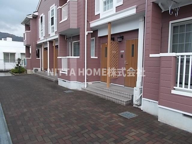 エントランス　最上階の角部屋に空き予定です☆